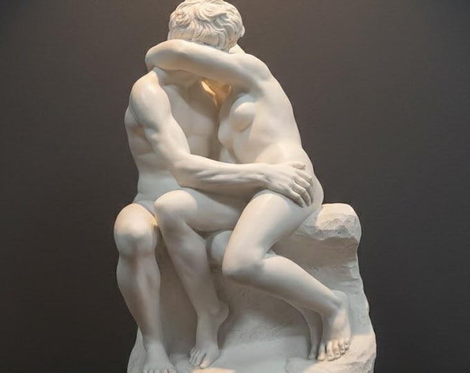 Classical sculpture "The Kiss by Rodin", 27 cm (10.62 inches) in alabaster powder, marble base, handcrafted, made in Italy
