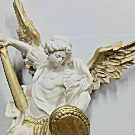 聖ミカエル大天使像 27 cm (10.62 インチ) 固体樹脂大理石製、手作業で
