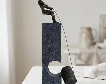 Scultura classica L'Incastro Giusto, cm 39 (15,35 inches) in marmo resina bronzata, artigianale made in Italy