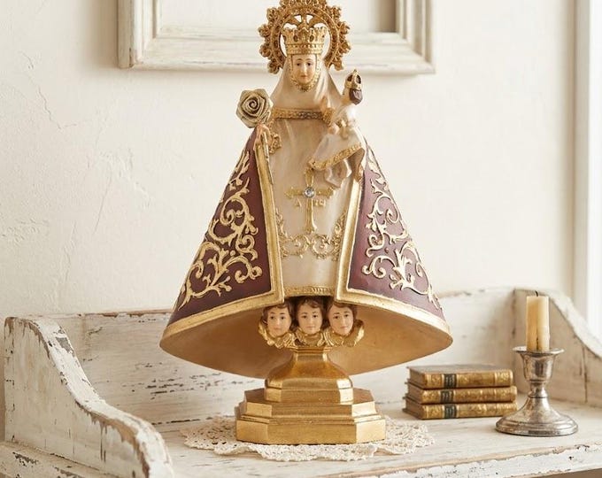 Statue of the Madonna of Cavadonga, carved from Valgardena wood and hand-decorated, Italian artisan production.