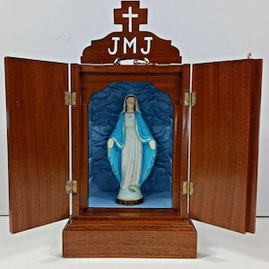 Wood and glass display case 42 cm (16.53 inches) with handcrafted resin statue of the Miraculous Madonna 21 cm (8.26 inches)