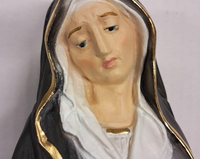 Statue of Our Lady of Sorrows cm 35 (13.77 inches) in full resin marble, hand decorated, Italian artisan production