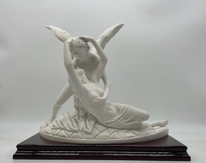 Sculpture "Amore e Psiche" by Canova in alabaster powder, wooden base, cm 40 x 34 (15.74 x 13.38 inc) Italian artisan production.