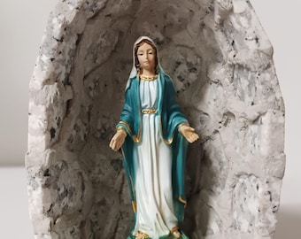 Handcrafted granite statue cave 16.5 x 11.5 cm with statue of the Miraculous Madonna of Italian production