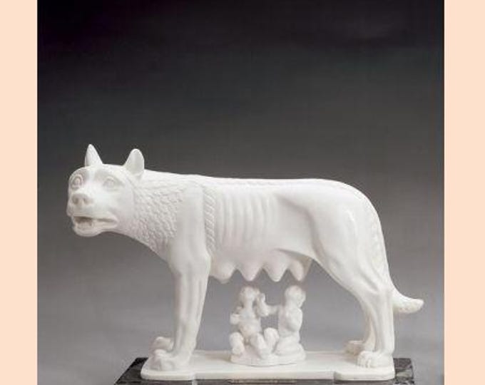 Classic sculpture " Capitoline Wolf ", various sizes, in alabaster powder, marble base, made in Italy
