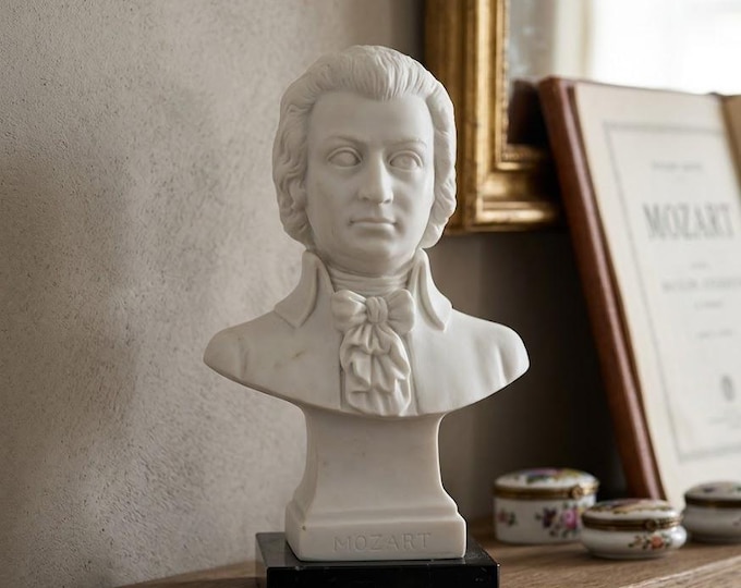 Wolfgang Amadeus Mozart sculpture, 11 cm (4.33 inches) in alabaster powder, marble base, handcrafted, made in Italy