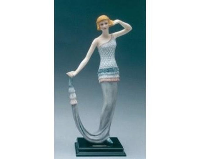 Art Deco sculpture Lady with stole, cm 33 (13 inch) in alabaster powder, wooden base, hand painted, made in Italy