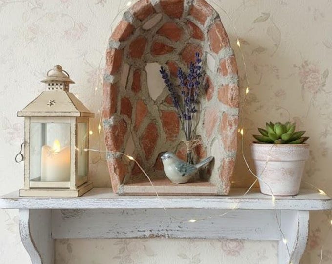 Handcrafted statue cave in red Verona marble with Botticino marble inserts, 20.5 x 14 cm, made in Italy