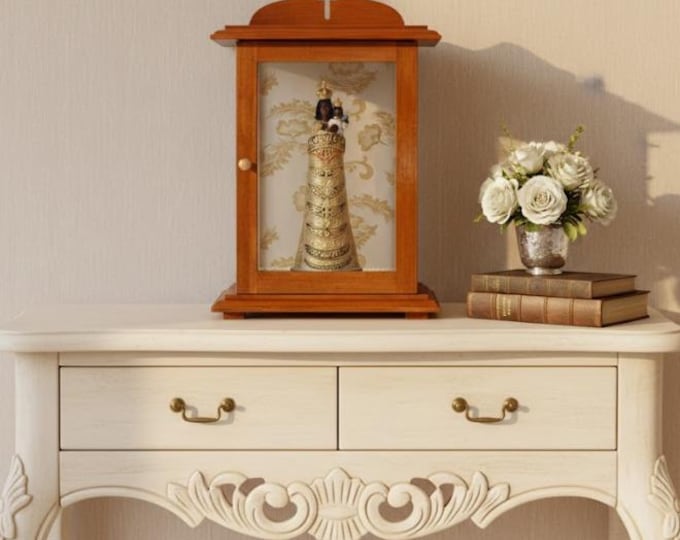 Wooden and glass case 47 cm (18.50 inches) fabric interior and statue of the Madonna of Loreto 30 cm (11.81 inches) handcrafted