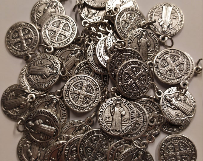 Set of Medals of Saint Benedict of Norcia, diameter cm 2 (0.78 inches), Italian artisan production, various quantities