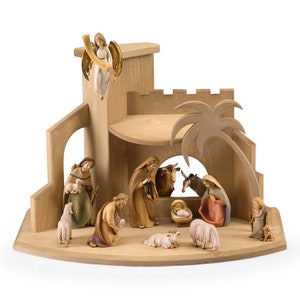 Complete 12-piece nativity scene with stable, carved in hand-decorated Val Gardena wood, Italian artisan production