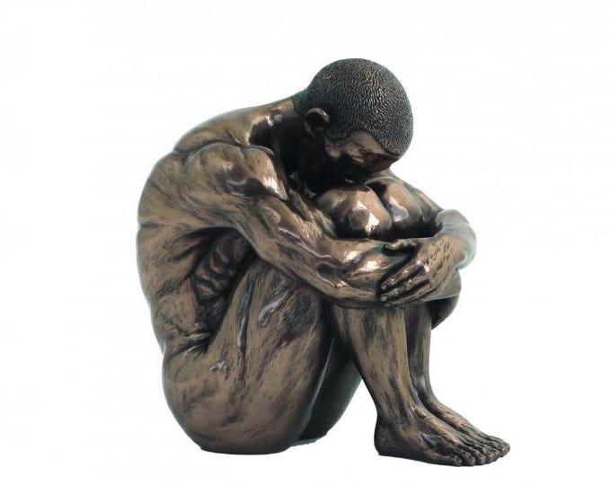 Scultura classica Nudo di Uomo in raccoglimento, cm 17 (6,69 inches) in marmo resina bronzata, made in Italy