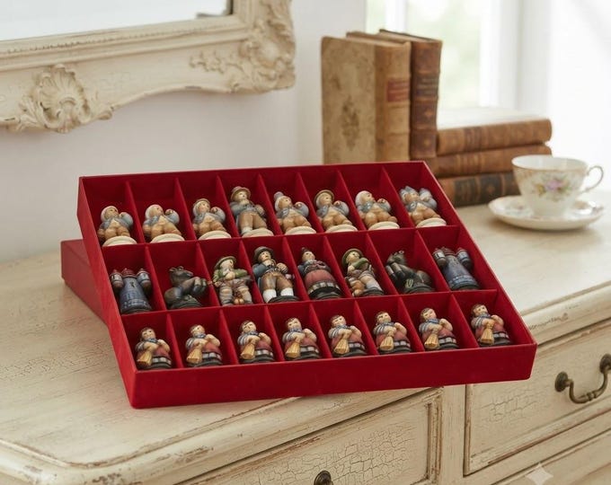 Peasant series chess pieces, carved in Valgardena wood, hand-decorated, handcrafted in Italy, various sizes