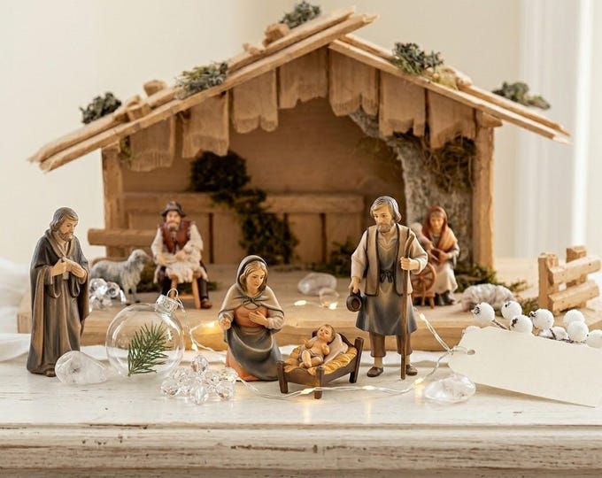 Nativity scene carved in Valgardena wood and hand-decorated, 9 pieces with hut, various sizes available, Italian artisan production