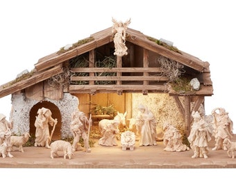 Alpine nativity scene carved from Swiss pine from Val Gardena, 17 pieces with hut and light, handcrafted in Italy