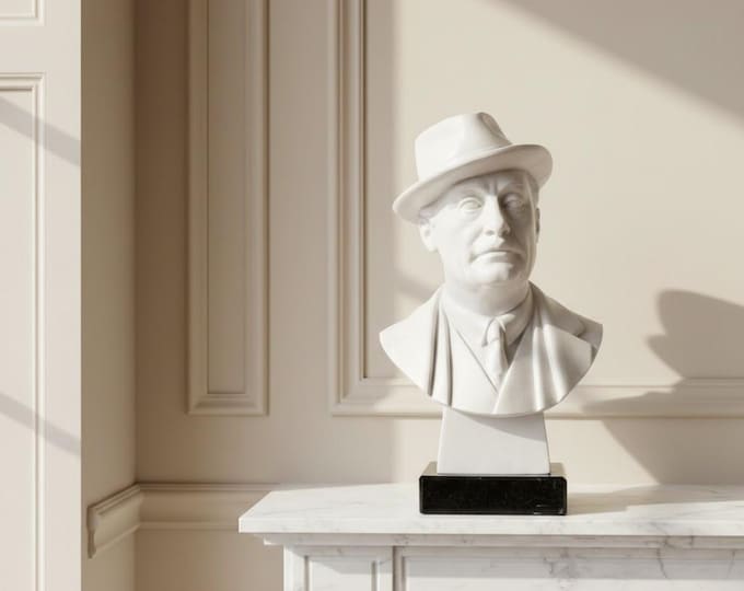 Giacomo Puccini sculpture 17 cm (6.7 inches) in alabaster powder, marble base, handcrafted, made in Italy