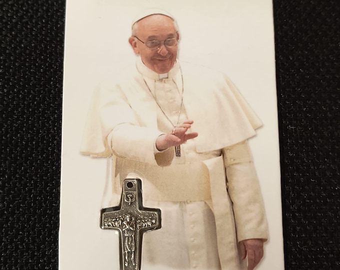 Pack of laminated images of Pope Francis, Jorge Mario Bergoglio, with medal and prayer various quantities