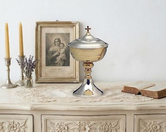 Liturgical ciborium for Eucharistic celebration made of silver plated 21 cm (8.26 inches) of Italian artisan production