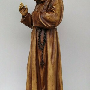 Statue des Heiligen Padre Pio aus Pietrelcina 60 cm 23,62 Zoll aus handverziertem Harzmarmor aus italienischer Handwerksproduktion Bild 4