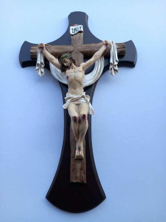 Gekreuzigtes Kreuz zum Aufhängen, cm 46 x 28,5 18,11 x 11,22 Zoll Holz mit  Körper aus Harzmarmor von Hand aus handwerklicher Herstellung verziert -   Österreich