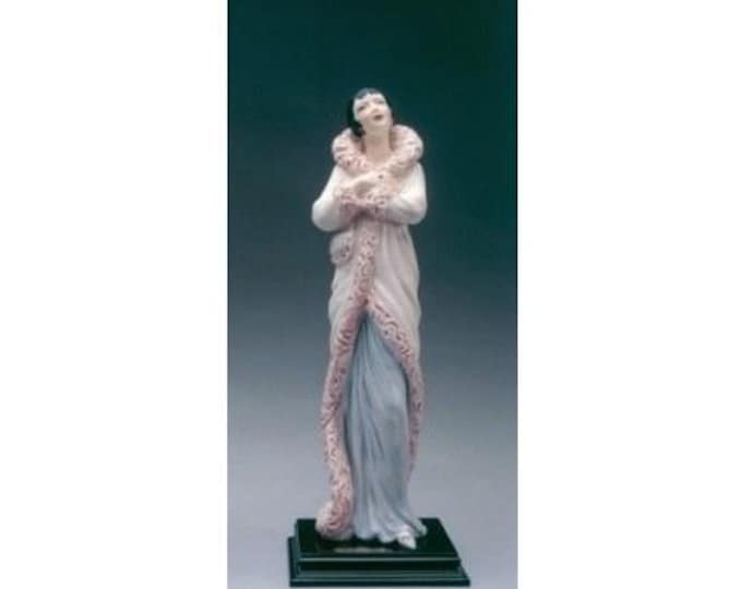 Art Deco Sculpture Lady with Fur, cm 32 (12.6 inch) in alabaster powder, wooden base, hand painted, made in Italy