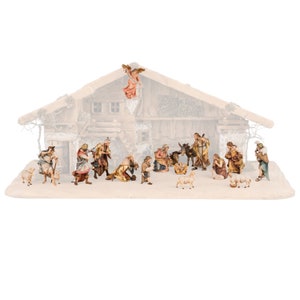 Complete nativity scene 18 pieces (without stable) carved in Valgardena wood, decorated by hand, various sizes, Italian artisan production