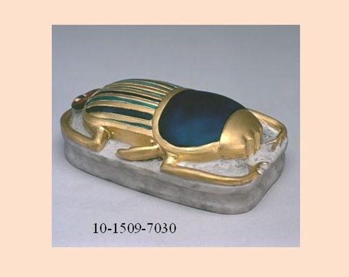 Classical Egyptian Art Sculpture " Scarab ", cm 13 (5.11 inches) hand-decorated alabaster dust, artisanal production, made in Italy