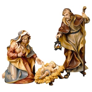 Nativity scene carved in Valgardena wood and decorated by hand, Holy Family, various sizes, Italian artisan production