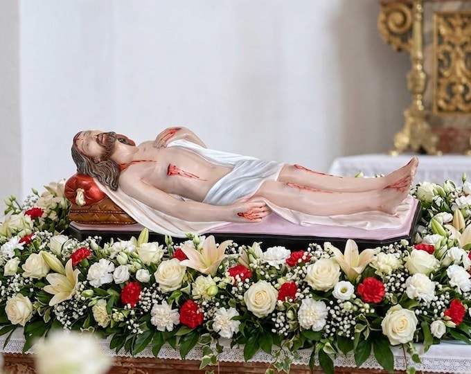 Statue of dead Jesus cm 80 x 27 (31.49 x 10.62 inches) in hand-decorated glass resin, Italian artisan production