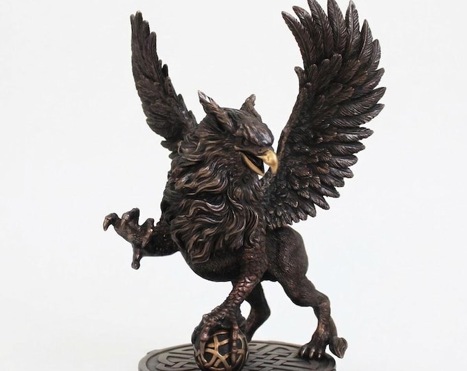 Classical Griffin sculpture, 24 cm (9.44 inches) in bronzed resin marble, handcrafted, made in Italy