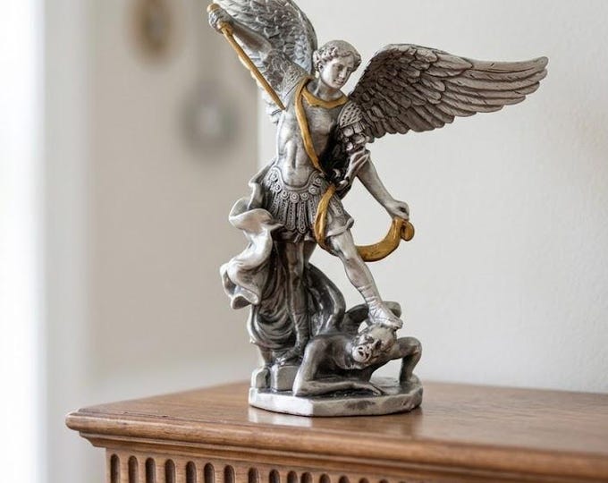 Sculpture of Saint Michael the Archangel, 10 cm (3.93 inches) in solid pewter, hand-decorated, artisan made in Italy