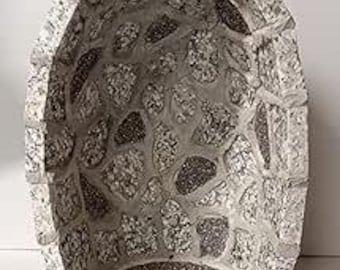 Handcrafted statue cave in grey granite with porphyry inserts 37 x 27 cm made entirely by hand, Italian production