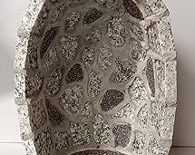 Handcrafted statue cave in grey granite with porphyry inserts 37 x 27 cm made entirely by hand, Italian production