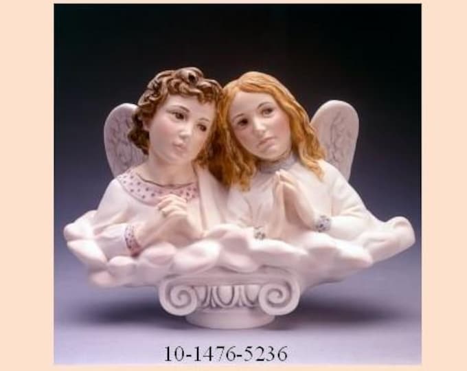 Angel statue cm 23 x 32 (9 x 13 inches) made of alabaster powder, hand decorated, artisanal production, made in Italy