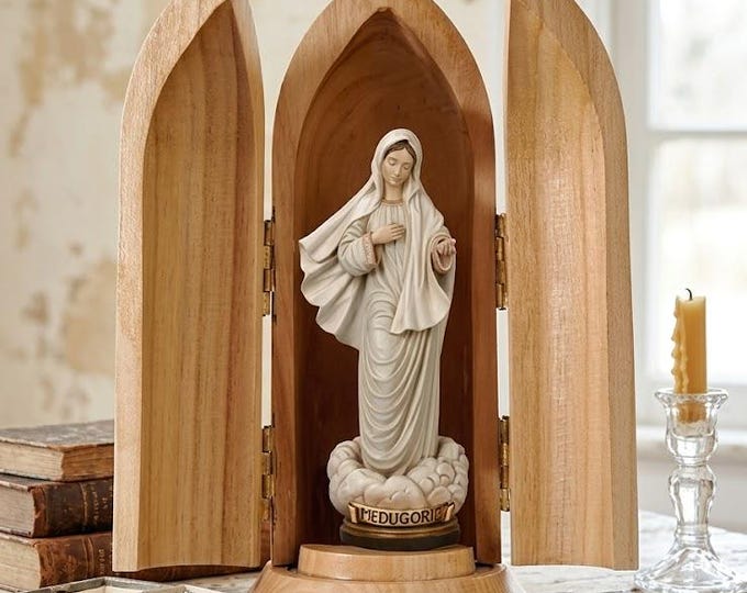 Statue of Our Lady of Medjugorje with niche, carved in Valgardena wood, hand-decorated, made in Italy