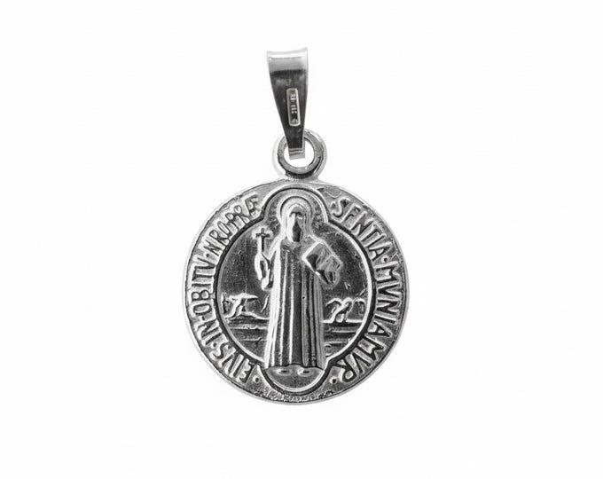 Medal of Saint Benedict of Norcia in silver, diameter 18 mm (0.70 inches), handcrafted in Italy.
