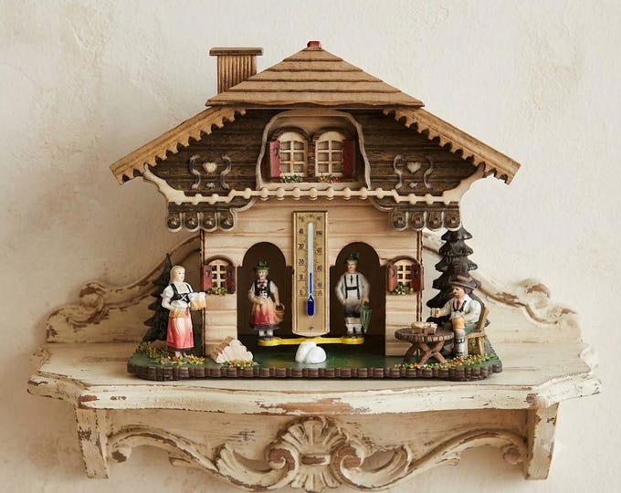 Val Gardena timepiece house with folkloristic scene and Alpine chalet, 20 cm (7.87 inch), handcrafted in Italy