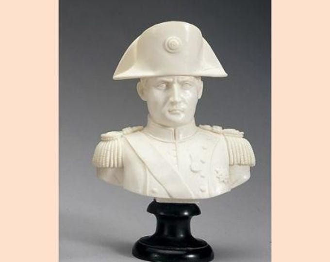 Sculpture bust of Napoleon Bonaparte cm 25 (9.84 inches) in alabaster powder, handcrafted, made in Italy