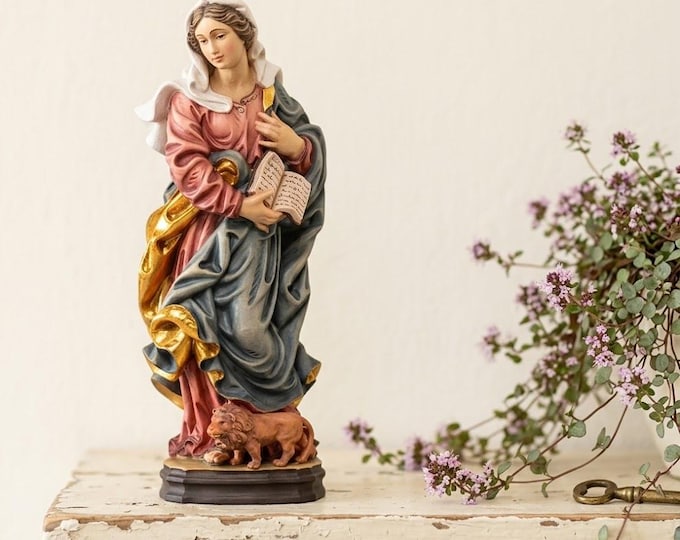 Sculpture of Saint Prisca carved in Valgardena wood, hand-decorated and handcrafted in Italy.