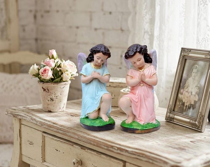 Pair of adoring angels, 18 cm (7.08 inches), hand-decorated resin, Italian artisan production