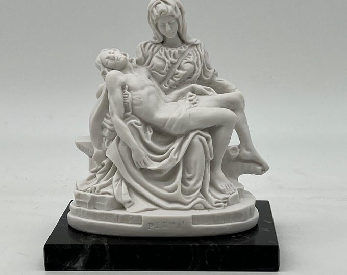 Classic sculpture "Pietà del Michelangelo", cm 11 (4.33 inches) in alabaster powder, marble base, handcrafted, made in Italy
