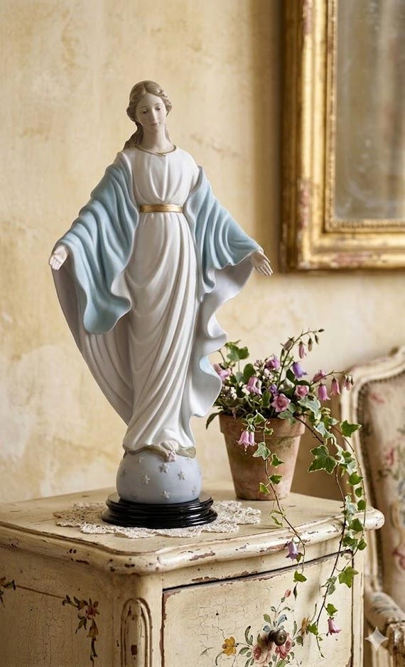 Statua della Madonna del Sorriso cm 40 (15,74 inches) in polvere di alabastro, base in legno, decorata a mano, made in Italy