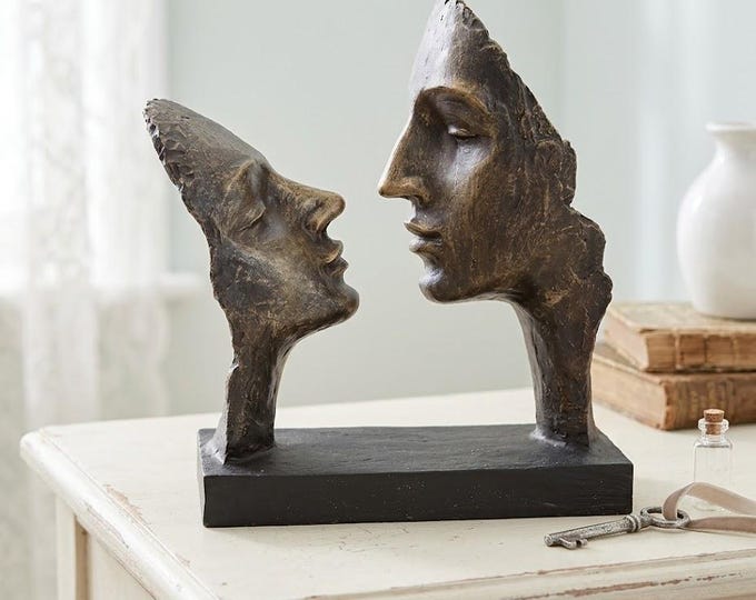 Classical Face to Face sculpture, 26 cm (10.23 inches) in bronzed resin marble, handcrafted in Italy
