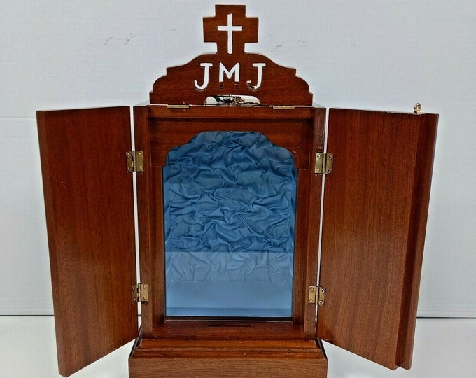 Wood and glass display case 42 cm (16.53 inches) with fabric interior for statues measuring 18/21 cm (7.08/8.26 inches) handcrafted production