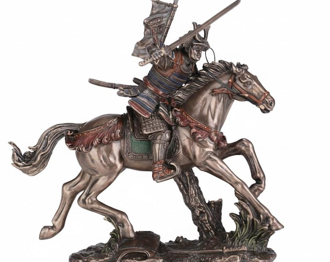 Scultura classica Samurai a cavallo, cm 17 (6,69 inches) in marmo resina bronzata, artigianale, made in Italy