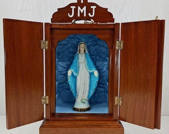 Wooden and glass case 42 cm (16.53 inches) with resin statue of the Miraculous Madonna 21 cm (8.26 inches) handcrafted