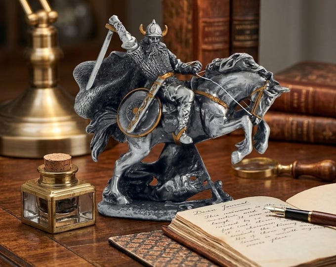 Classical Viking Knight sculpture with sword 9 cm (3.54 inches) in solid pewter, hand-decorated, made in Italy