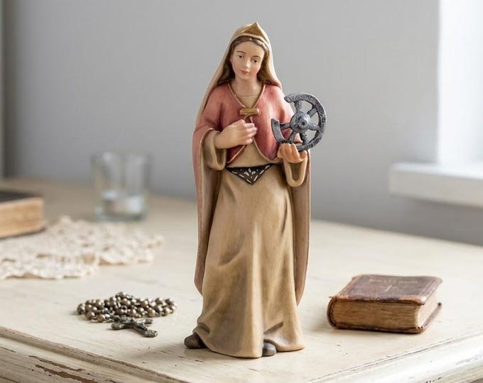 Statue of Saint Catherine 12 cm (4.7 inches) carved in Valgardena wood and hand decorated, Italian artisan production