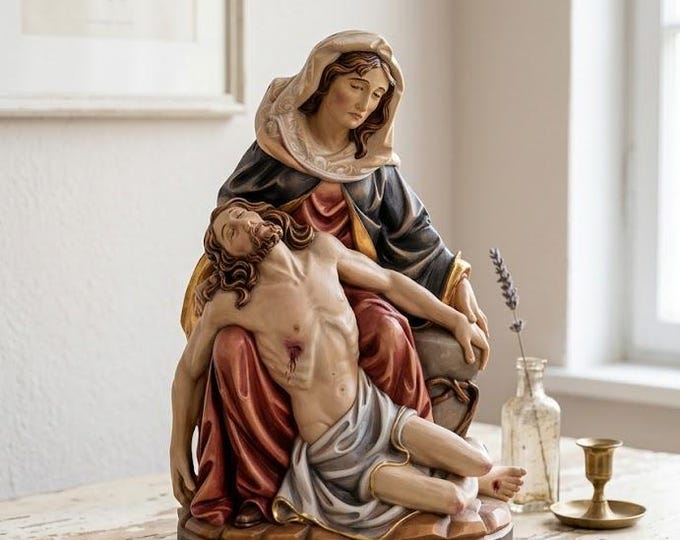 Statue of the Pietà of Jesus Christ carved in Valgardena wood and hand-decorated, artisanal Italian production.