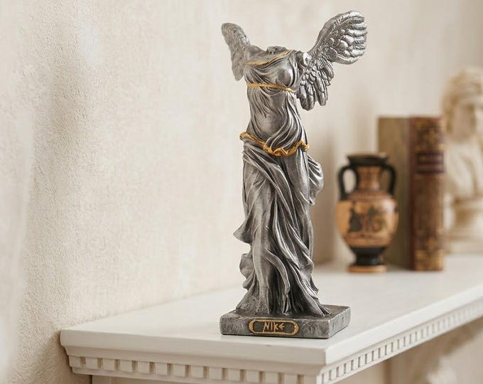 Classical sculpture Nike of Samothrace, 10.5 cm (4.13 inches) in solid pewter, hand-decorated, artisanal, made in Italy
